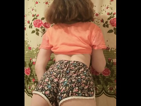 ❤️ セクシーな若いベイブがカメラでショーツを脱ぐ ❤ スーパーセックス ❌️❤